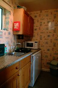 Deganwy holiday cottage kitchen